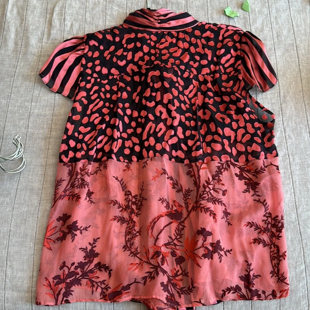 Alice + Olivia Red and Black Patterned Blouse - Picture 4 of 4